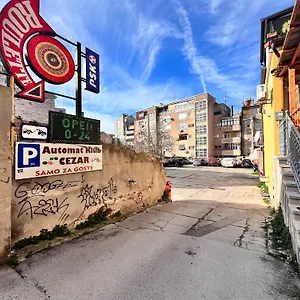 https://luxury-arta-apartments-city-center-with-private-parking.in-istria.net